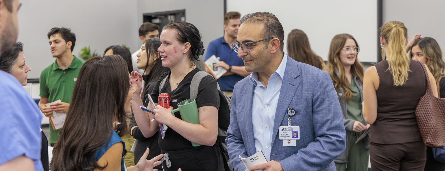 Medical students and healthcare professionals connect during the HCA Mixer.